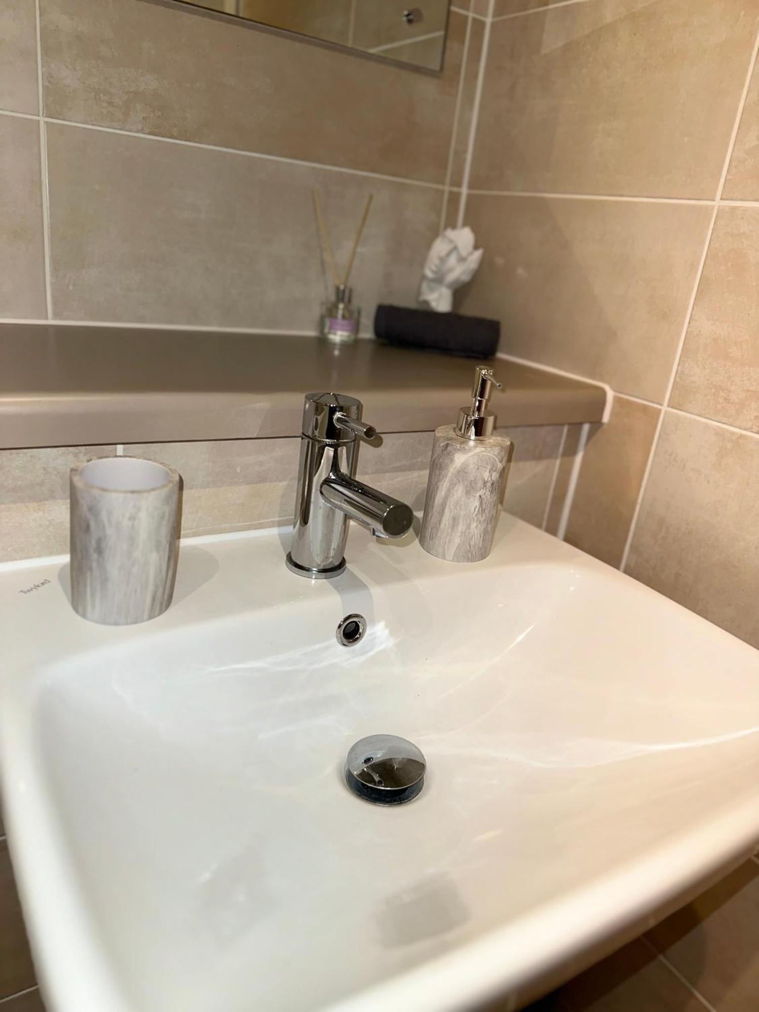 Luxury 2-Bed High-Rise In Manchester With Parking Экстерьер фото